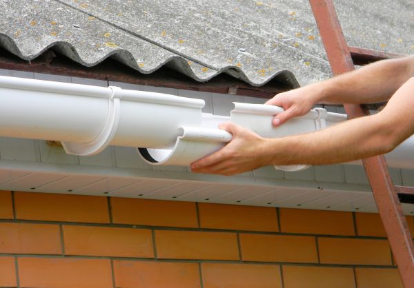 Cost of Gutter Hanging in Norwalk